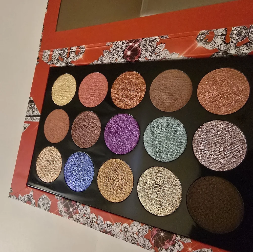 Luminous Legends Mega Eye Shadow Palette by Pat McGrath Labs
